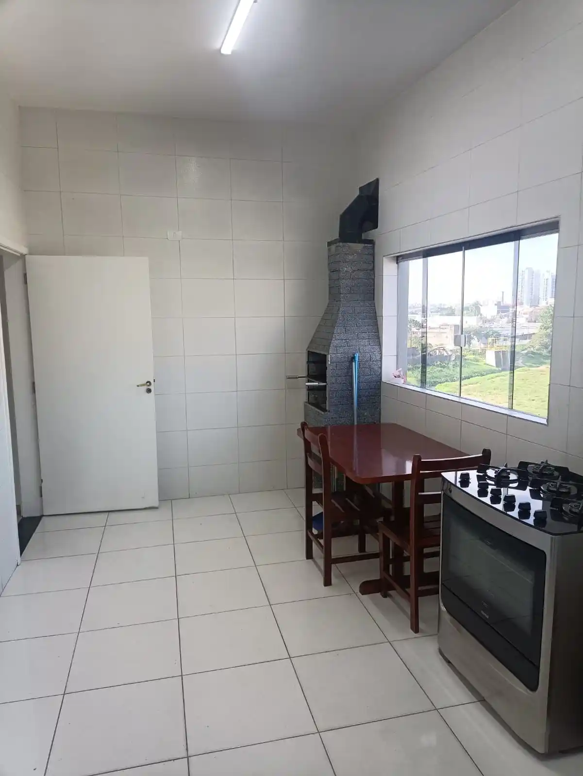 Área da churrasqueira e cozinha gourmet
